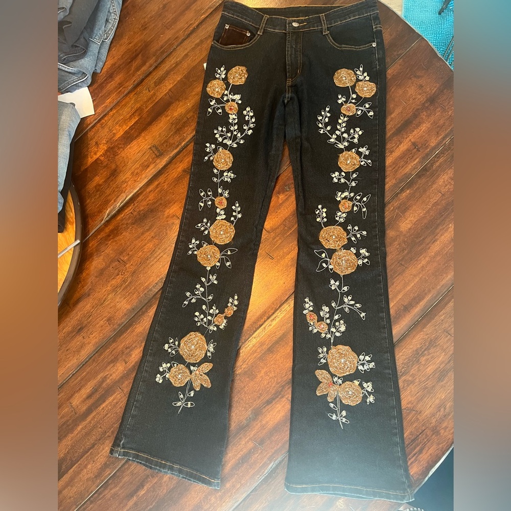 AZI Embroidered Floral dark blue Jeans sz 29